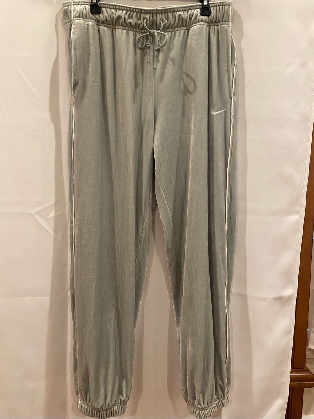 Nike Women’s Sage Green Velour Jogger -Large
